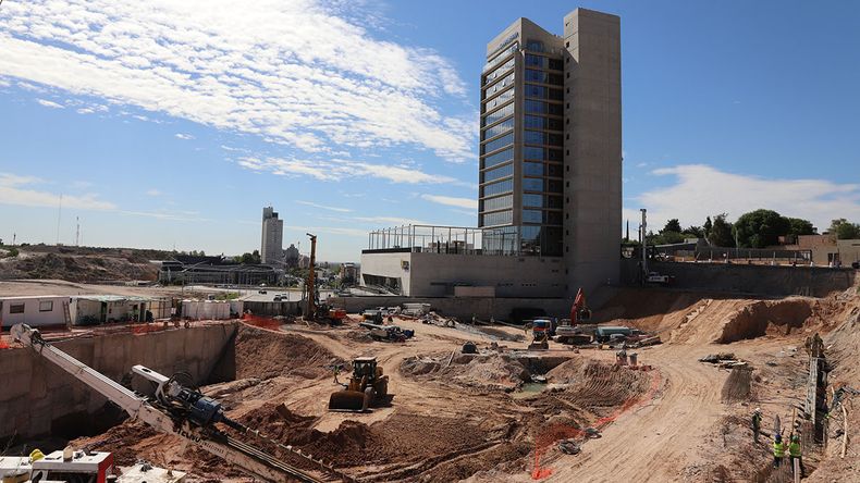 Un gran movimiento de suelo se puede ver en el ingreso a la ciudd de Neuquén. | LM Neuquen Un gran movimiento de suelo se puede ver en el ingreso a la ciudd de Neuquén.