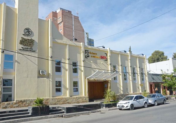 Neuquén tiene una iglesia cada ocho manzanas