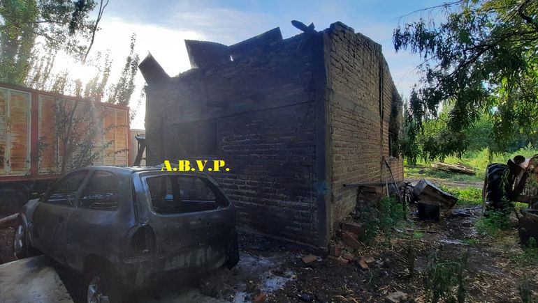 Bomberos combatieron dos incendios en chacras de Plottier.