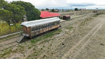 El amntiguo vagón de pasajeros que se usó en el ramal hoy es un atractivo turístico de Puerto Deseado, e integrará el nuevo parque temático asociado a la vuelta del tren en Santa Cruz. El amntiguo vagón de pasajeros que se usó en el ramal hoy es un atractivo turístico de Puerto Deseado, e integrará el nuevo parque temático asociado a la vuelta del tren en Santa Cruz.