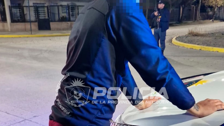 Cuatro ladrones forzaron una reja y se llevaron un hacha, una bicicleta alta gama, carpas y cuchillos