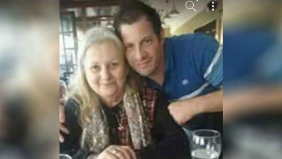 Maltrató e insultó a su madre en un video y se viralizó