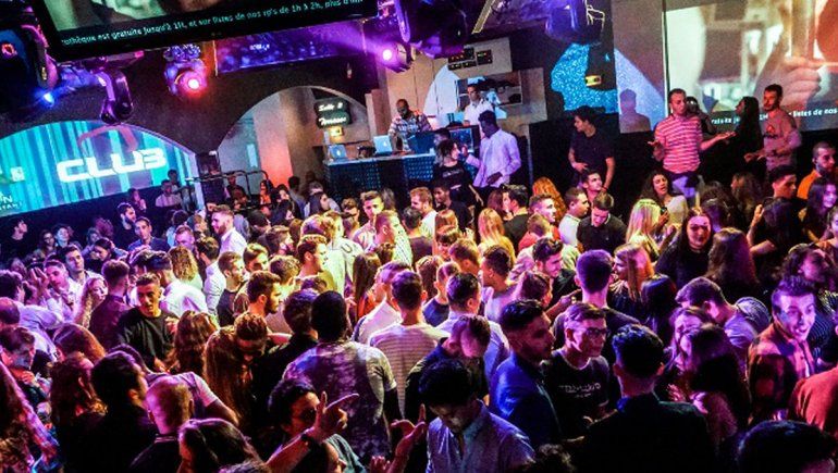 Dio a luz en un boliche y el bebé irá gratis de por vida