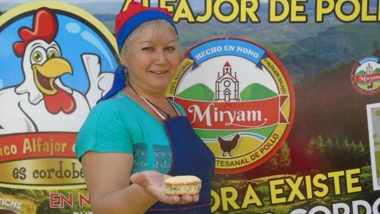 Elaboró un alfajor por una broma futbolera y es un boom de ventas