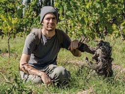 Guillermo, inmerso en viñedos de la Patagonia. Foto: gentileza Guillermo, inmerso en viñedos de la Patagonia. Foto: gentileza