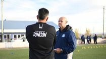 Las primeras imágenes de Botella con la ropa de Deportivo Rincón. 