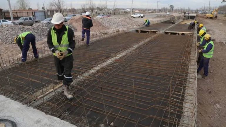 Avanza la obra para entubar el Canal Necochea