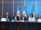 Gaido, Figueroa, funcionarios y los intendentes que visitaron Neuquén.
