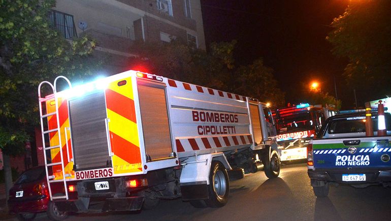 Pánico por un incendio en un edificio de Cipolletti