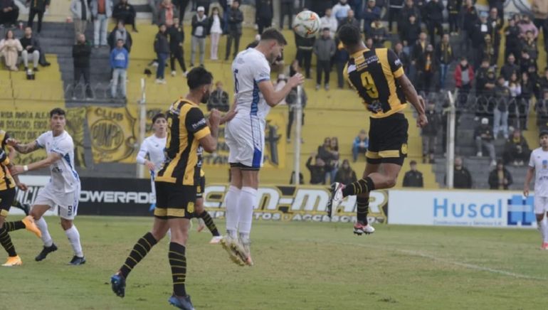 Deportivo Rincón lo perdió en un final caliente ante Olimpo en Bahía