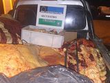 La Policía de Las Perlas interceptaron la camioneta en la que llevaban una vaca faenada ilegalmente. 