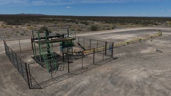 El descubrimiento del pozo RN CO x-1 en Catriel Oeste (Foto: Gobierno de Río Negro) El descubrimiento del pozo RN CO x-1 en Catriel Oeste (Foto: Gobierno de Río Negro)
