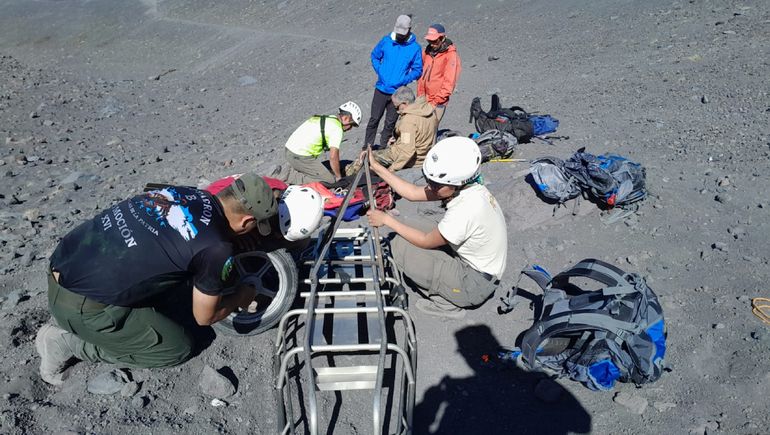 Fue trasladado al Hospital de San Martín de los Andes para recibir atención médica. Fue trasladado al Hospital de San Martín de los Andes para recibir atención médica.