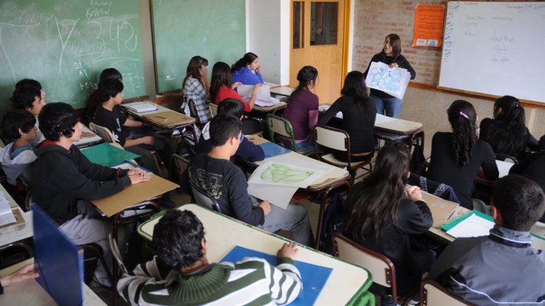 La educación media y técnica tendrá un presupuesto de 3768 millones para el año que viene. El 78 por ciento del presupuesto está destinado al pago de salarios docentes.