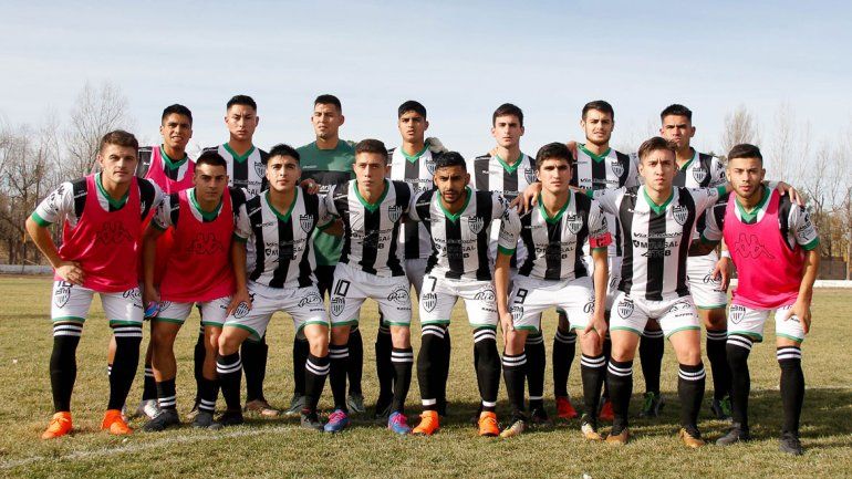 Para el póster. Con dos goles del Aqua Romero