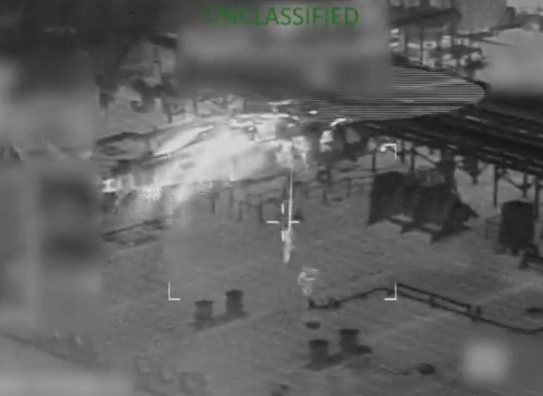 Tropas estadounidenses descienden sobre uno de los buques interceptados. Tropas estadounidenses descienden sobre uno de los buques interceptados.