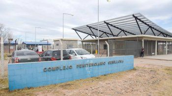 El violento incidente que tuvo como víctima a un celador ocurrió en la cárcel federal de Senillosa.