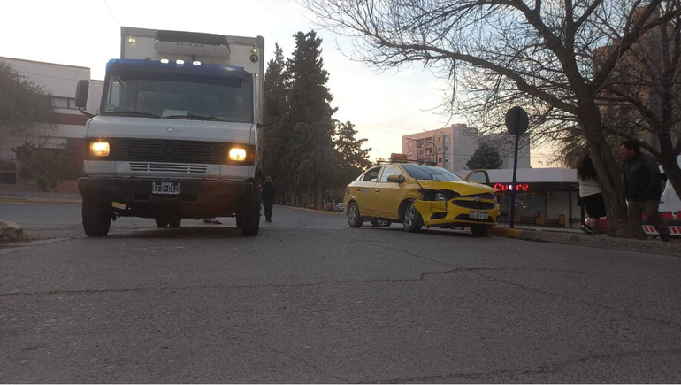 El choque ocurrió en la intersección de San Juan y Santa Fe.