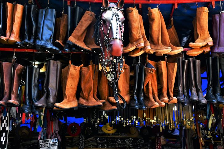 El paseo de compras incluye una serie de stands de productos y servicios no sólo vinculados al campo y sus necesidades, sino al público en general. Foto: gentileza SRN. El paseo de compras incluye una serie de stands de productos y servicios no sólo vinculados al campo y sus necesidades, sino al público en general. Foto: gentileza SRN.