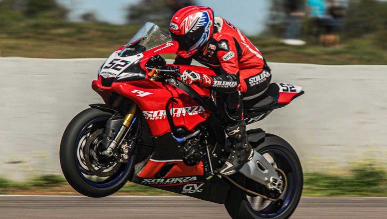 Juan Solorza ganó en el arranque del Superbike Argentino en Bahía Blanca