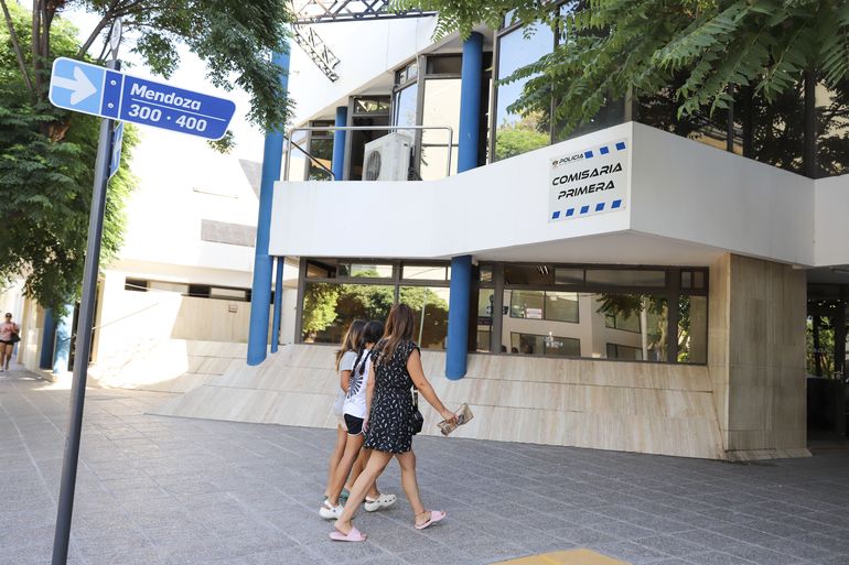 Los dos policías acusados por el hecho prestaban servicios en la Comisaría Primera. Los dos policías acusados por el hecho prestaban servicios en la Comisaría Primera.