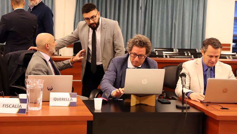 El Ministerio Público Fiscal trabajaba en conjunto con el Departamento de Investigaciones de Deltos Económicos de la Policía de Neuquén. El Ministerio Público Fiscal trabajaba en conjunto con el Departamento de Investigaciones de Deltos Económicos de la Policía de Neuquén.