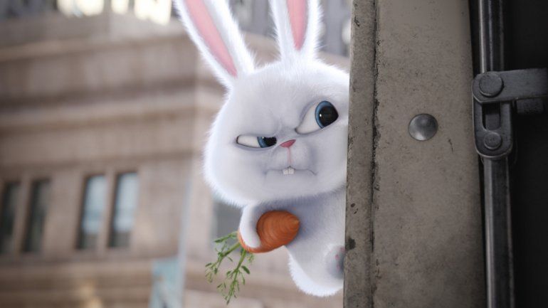 Snowball es el conejo que se pone al frente de la rebelión de mascotas abandonadas que busca vengarse de los dueños y los animalitos felices.&nbsp;