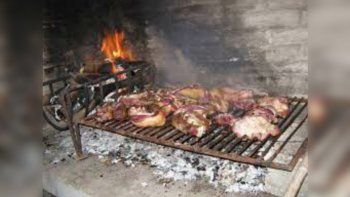 no apagaron bien las brasas del asado y se les incendio la furgoneta no apagaron bien las brasas del asado y se les incendio la furgoneta