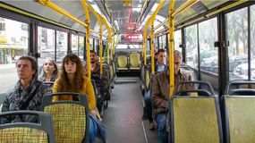 La empresa de colectivos y el chofer deberán indemnizar a una pasajera por un accidente dentro de una unidad. | LM Neuquen La empresa de colectivos y el chofer deberán indemnizar a una pasajera por un accidente dentro de una unidad.