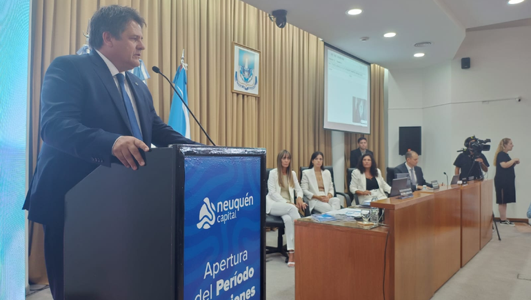 El intendente Gaido brinda su discurso en el Concejo Deliberante / Foto