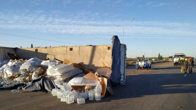 Ruta 22: 4 heridos en un choque entre un camión y un auto