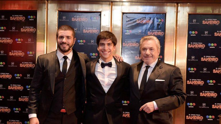 Los tres actores que interpretaron a Sandro recibieron el cariño del público.