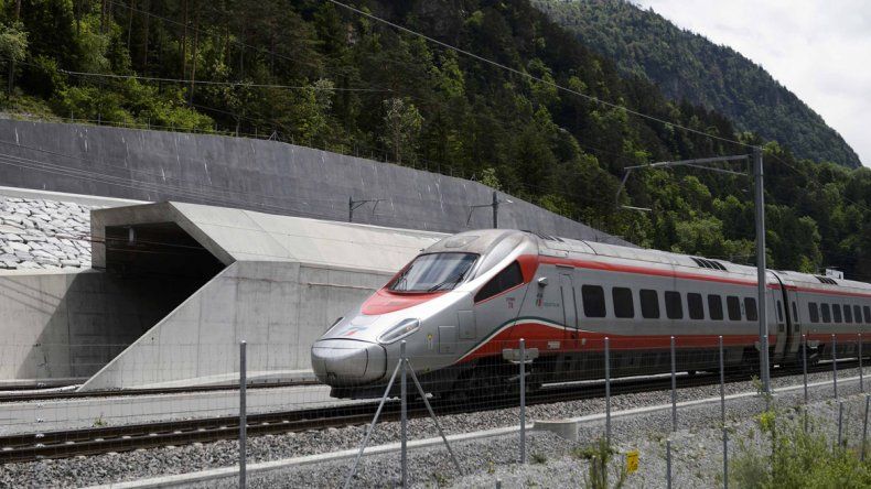 El túnel ferroviario de San Gotardo, ayer, en su inauguración. Comenzará a funcionar a pleno a partir de fin de año.