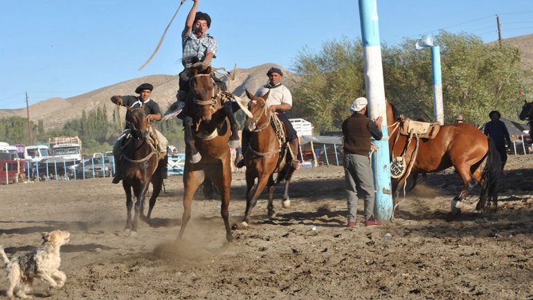 Los agricultores tuvieron su fiesta en Bajada del Agrio