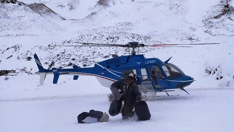 Ubican y asisten a crianceros varados en plena cordillera