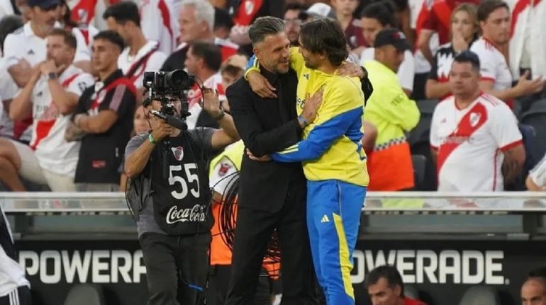 Martín Demichelis y Diego Martínez se saludaron en el último Superclásico