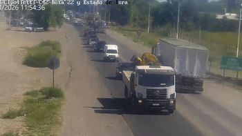 El vehículo fue interceptado por la Brigada Motorizada de Apoyo en el cruce de Ruta 22 y calle Estado de Israel. | LM Neuquen El vehículo fue interceptado por la Brigada Motorizada de Apoyo en el cruce de Ruta 22 y calle Estado de Israel.