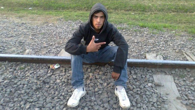 Drama en Córdoba: chocó contra un rival, convulsionó y murió