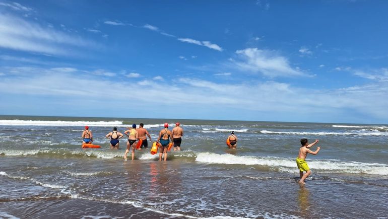 Los nadadores neuquinos viajaron a la provincia de Buenos Aires con fondos propios y autos particulares. Los nadadores neuquinos viajaron a la provincia de Buenos Aires con fondos propios y autos particulares.
