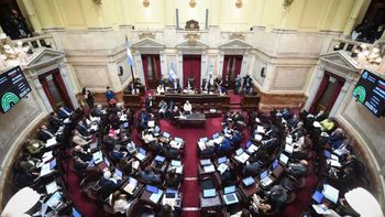 La sesión en el Senado incluirá proyectos económicos, discusiones sobre armas y fuertes cruces entre oficialismo y oposición. La sesión en el Senado incluirá proyectos económicos, discusiones sobre armas y fuertes cruces entre oficialismo y oposición.