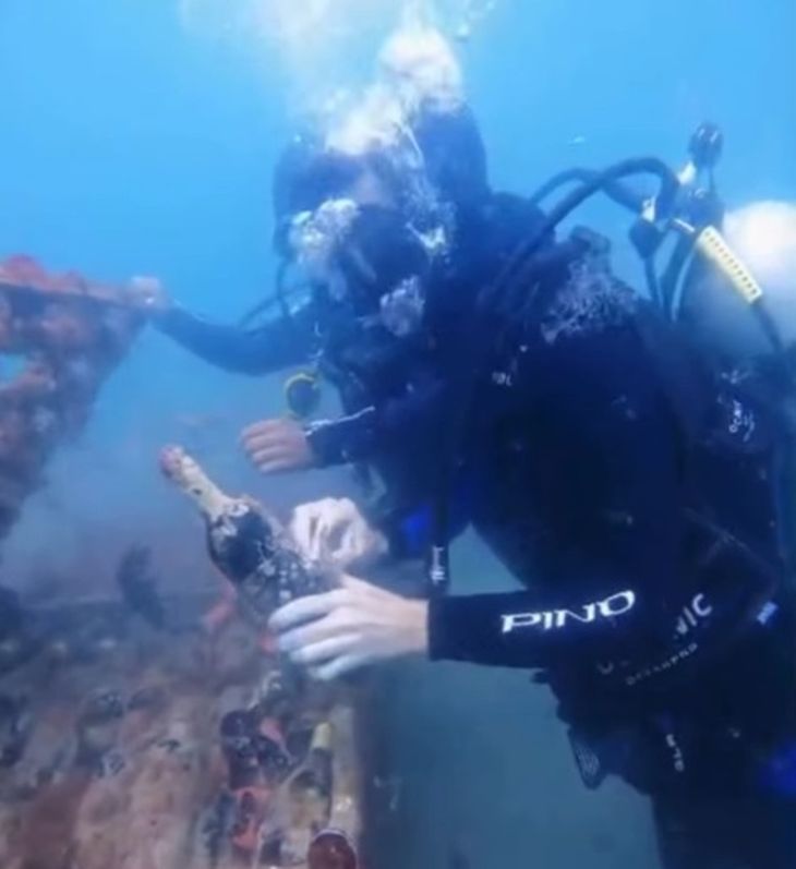 El sellado especial con lacre protegió la integridad de los corchos frente a la salinidad del océano. Foto: @wapisa El sellado especial con lacre protegió la integridad de los corchos frente a la salinidad del océano. Foto: @wapisa