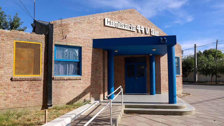 Intento de fuga en la comisaría: prendió fuego un colchón, pidió auxilio e intentó apuñalar a los policías