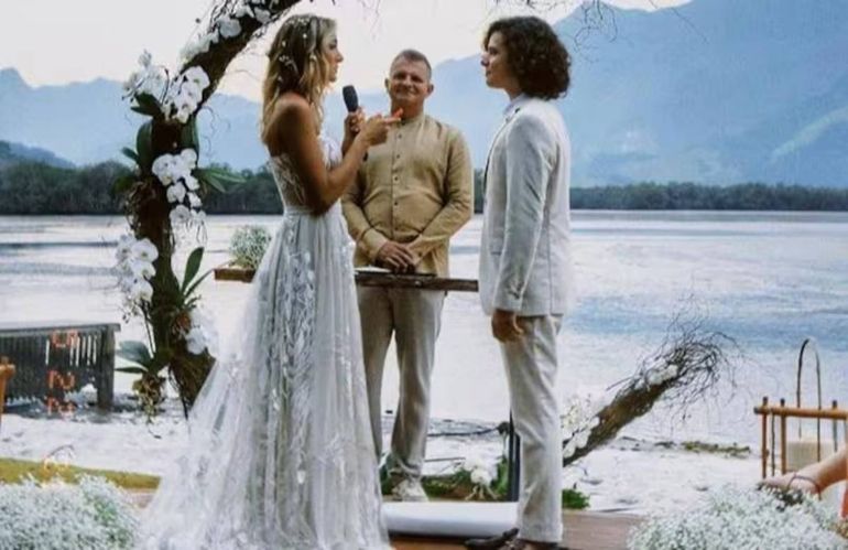 La hija de Xuxa y el cantante João Figueiredo se casaron en 2021 en un lujoso festejo en Angra dos Reis, Río de Janeiro. La hija de Xuxa y el cantante João Figueiredo se casaron en 2021 en un lujoso festejo en Angra dos Reis, Río de Janeiro.
