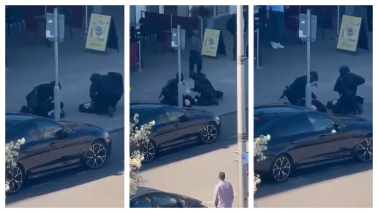 Después de dispararle, los policías intentaron reanimar al hombre que portaba un arma en una estación de tren en Inglaterra. Después de dispararle, los policías intentaron reanimar al hombre que portaba un arma en una estación de tren en Inglaterra.