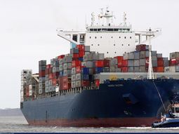 El Maersk Saltoro tiene previsto llegar el domingo a las 16 horas al puerto de Nansha, China. El Maersk Saltoro tiene previsto llegar el domingo a las 16 horas al puerto de Nansha, China.