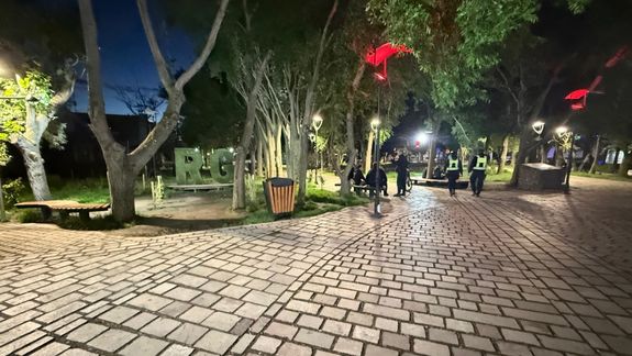 Las autoridades decidieron clausurar la plaza San Martín de Río Gallegos por irregularidades.