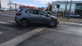 una hilux provoco un choque al ingresar en contramano a la avenida mosconi una hilux provoco un choque al ingresar en contramano a la avenida mosconi