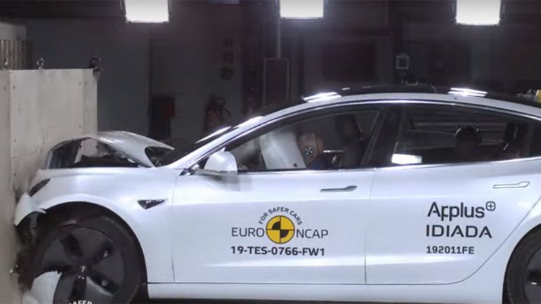 Mirá el crash test del Tesla Model 3