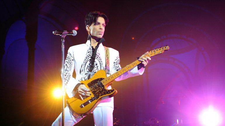 El álbum contaba con seis temas inéditos del cantante.