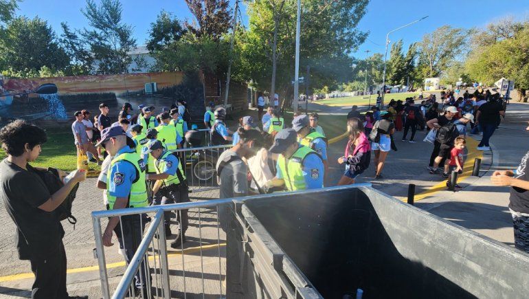 Ni enterados: mirá lo que algunos llevaron al predio de la Fiesta de la Confluencia